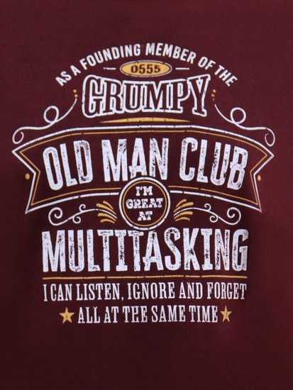 D555 Baldwin Grumpy Old Man Club Print Crew Neck T-shirt Burgundy/ Black Twist - T-shirts - T-shirts Homem Tamanhos Grandes