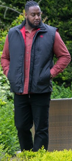 D555 FELIPE Zip Through Padded Gilet With Contrast Colour Lining And Rubber Badge Black - Casacos - Casacos Homem Tamanhos Grandes