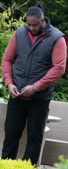 D555 FELIPE Zip Through Padded Gilet With Contrast Colour Lining And Rubber Badge Black - Casacos - Casacos Homem Tamanhos Grandes