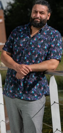 D555 Farnborough Short Sleeve Guitar AOP Shirt With Hidden Button Down Black - Camisas - Camisas Homem Tamanhos Grandes