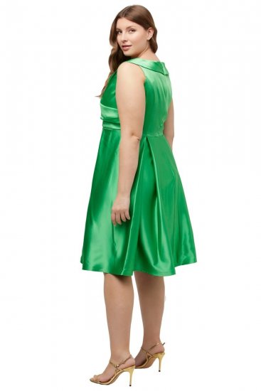 Ulla Popken 817135 Vestido de noite evasê com decote em V Verde - Vestidos de noite - Vestidos de festa em tamanhos grandes