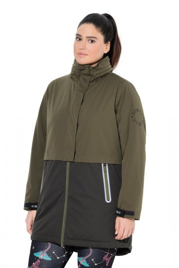 Ulla Popken 843480 Casaco técnico HYPRAR bicolor com capuz Verde azeitona - Casacos - Casacos de Mulher em Tamanhos Grandes