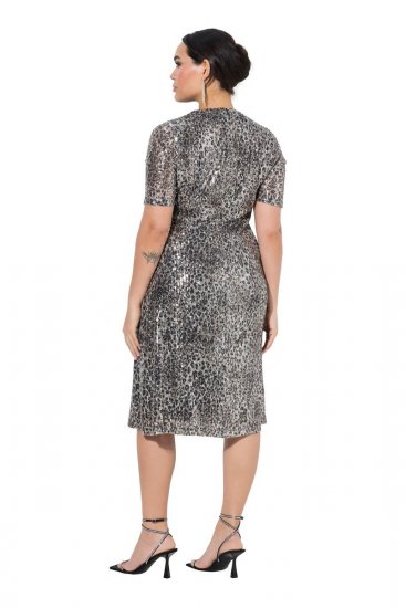 Ulla Popken 848137 Vestido de lantejoulas com padrão animal Bege - Vestidos de noite - Vestidos de festa em tamanhos grandes