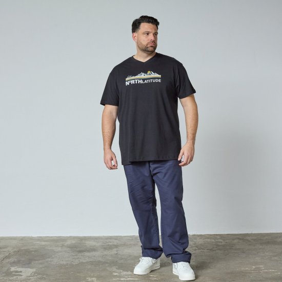 North Latitude Mountain T-Shirt V-Neck Preto - TALL T-shirts - T-Shirts para Homens Altos