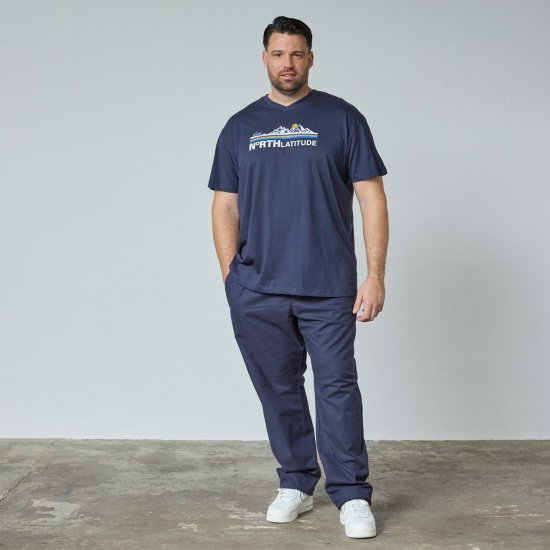 North Latitude Mountain T-Shirt V-Neck Azul-marinho - TALL T-shirts - T-Shirts para Homens Altos