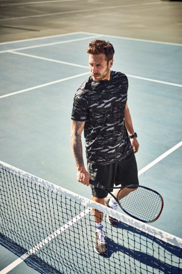 JP1880 QuickDry Graphic Print Tennis T-Shirt Black - Roupa desportiva & Outdoor - Roupa Desportiva Tamanhos Grandes
