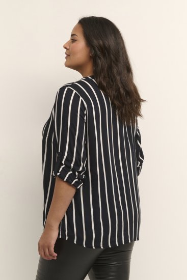 Kaffe Curve Sida Blusa Preto/Giz À Riscas - Blusas e Túnicas - 