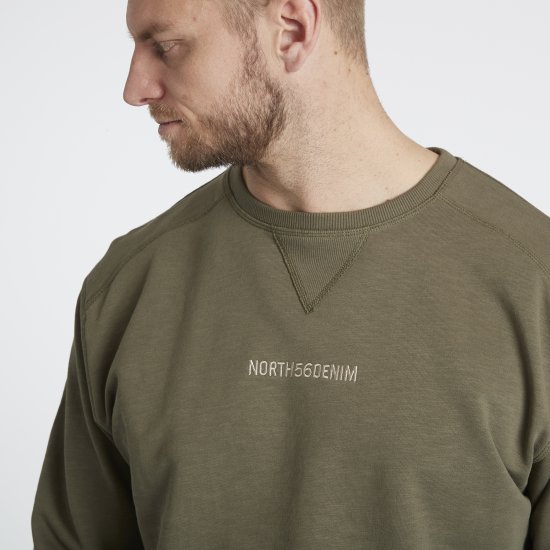 North Latitude Denim Logo Sweatshirt Dusty Olive Green TALL - TALL camisolas - Sweatshirts TALL para Homem Alto