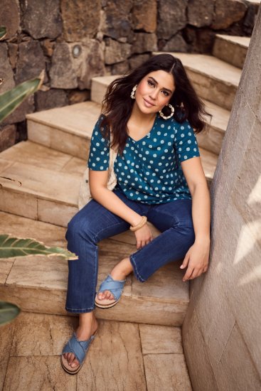 Ulla Popken Tile Print Short Sleeve Pleated Tee Teal - T-shirts estampadas para mulher - 